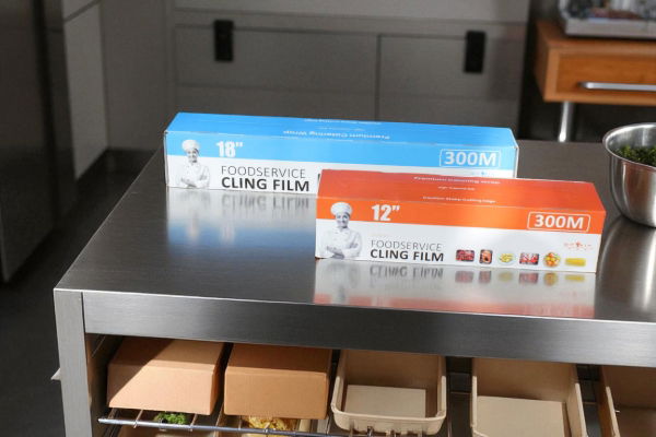12" Catering Cling Film 300m (6)