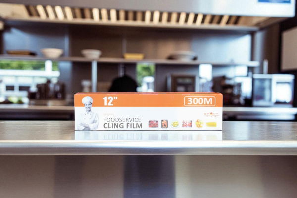 12" Catering Cling Film 300m (6)
